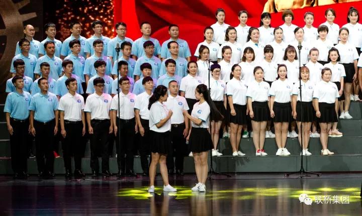 联桥蓝色畅想合唱团荣获“喜迎十九大·地级威海市成立三十周年全市职工大合唱”一等奖(图2) 联桥蓝色畅想合唱团荣获“喜迎十九大·地级威海市成立三十周年全市职工大合唱”一等奖(图2)