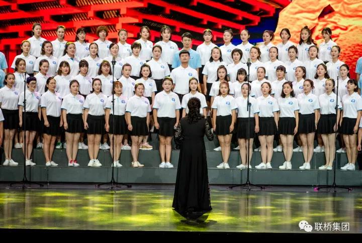 联桥蓝色畅想合唱团荣获“喜迎十九大·地级威海市成立三十周年全市职工大合唱”一等奖(图3) 联桥蓝色畅想合唱团荣获“喜迎十九大·地级威海市成立三十周年全市职工大合唱”一等奖(图3)