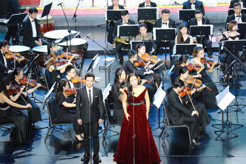 联桥蓝色畅想合唱团在“威海市成立三十周年交响合唱音乐会”压轴演唱(图3) 联桥蓝色畅想合唱团在“威海市成立三十周年交响合唱音乐会”压轴演唱(图3)