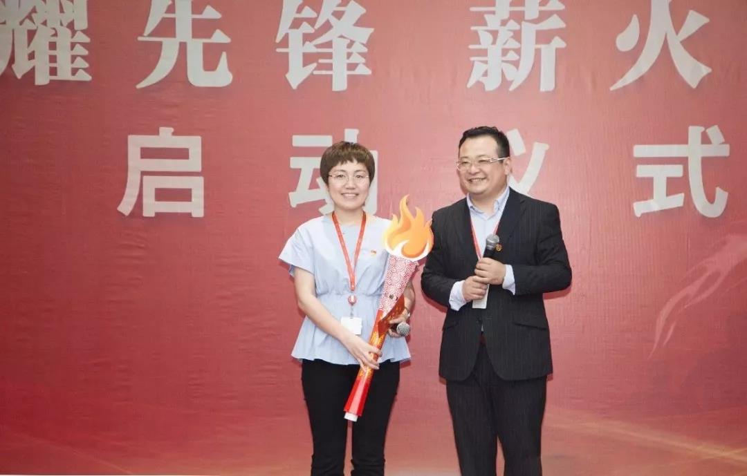 光耀先锋 薪火接力 传递先锋精神,践行党员使命,开拓全新事业 张建军—叶根源