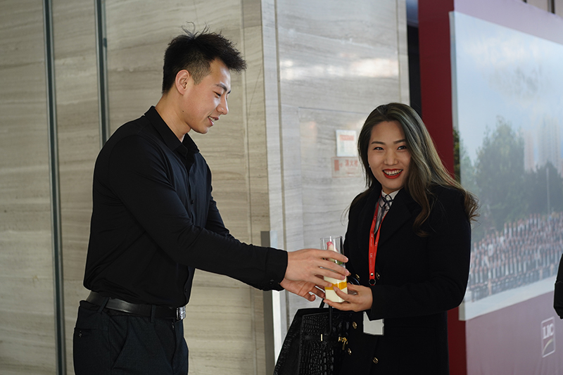 今天,花式致敬了不起的联桥女神(图7) 今天,花式致敬了不起的联桥女神(图7)